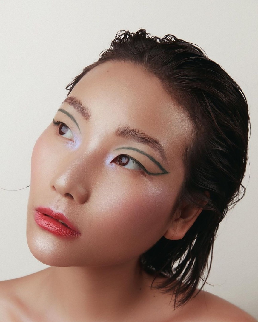 Discover the Top 75 Makeup Schools Worldwide
