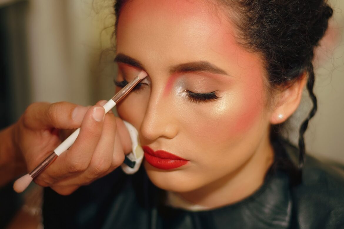 Makeup Schools - Discover the Top 75 Worldwide!
